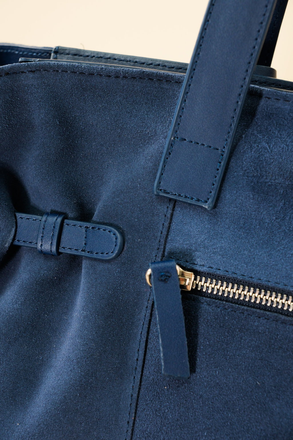 Célia Cabas zippé Bleu en cuir, porté