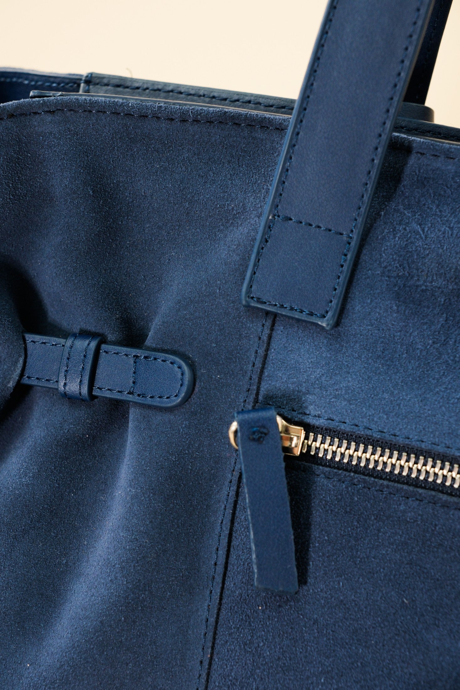 Célia Cabas zippé Bleu en cuir, porté