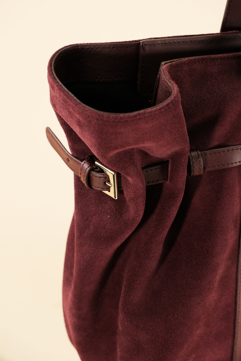 Célia Cabas zippé Bordeaux en cuir, porté