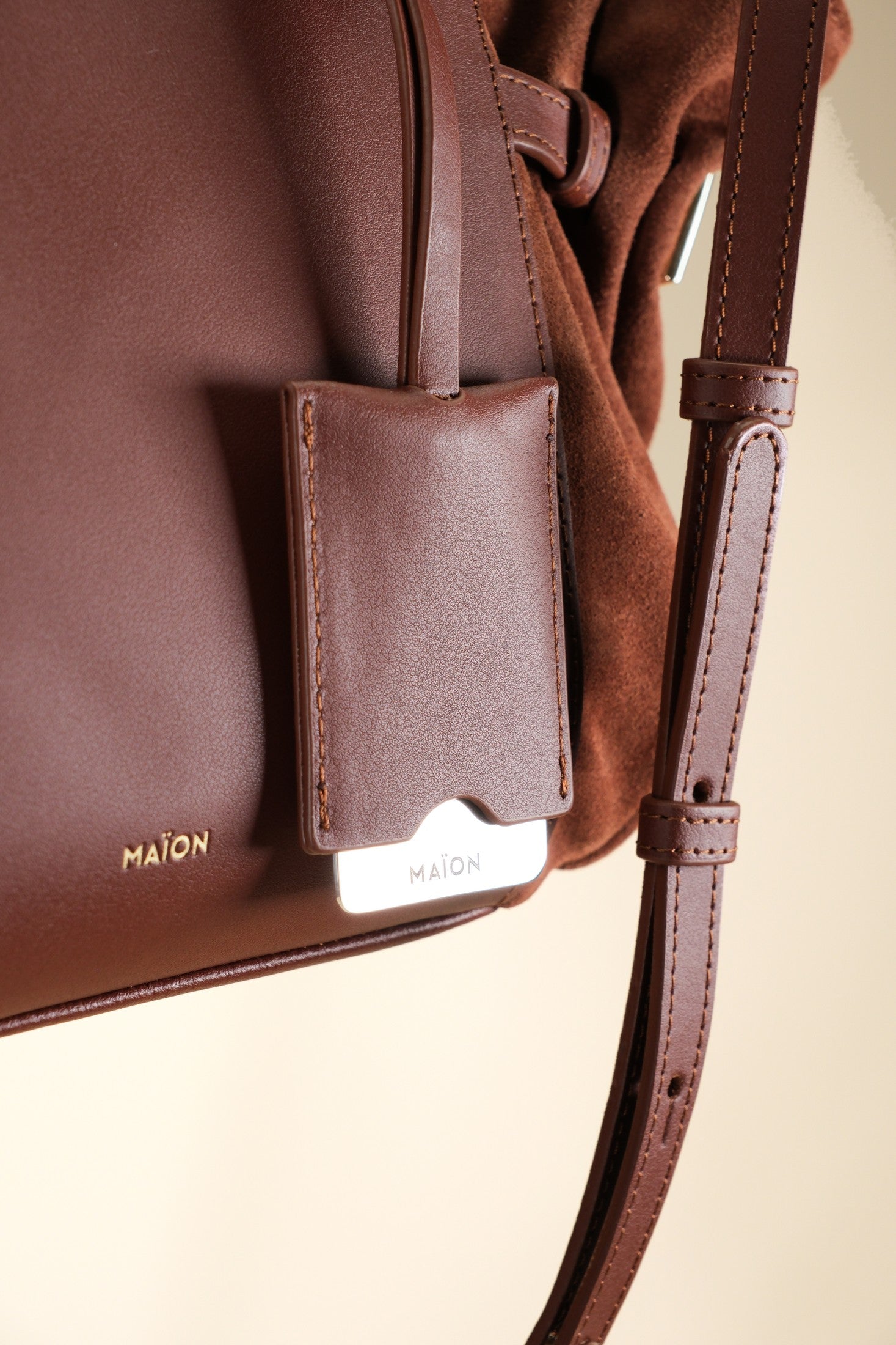 Célia Sac bandoulière Marron en cuir, porté