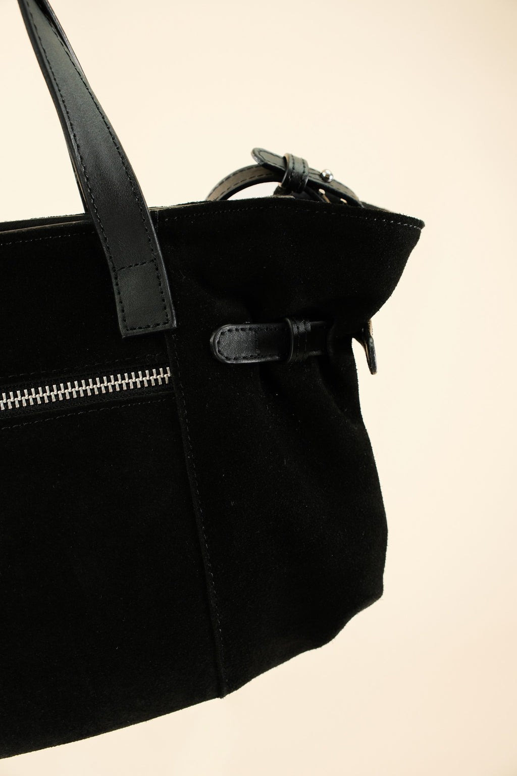 Célia Sac bandoulière Noir en cuir, porté