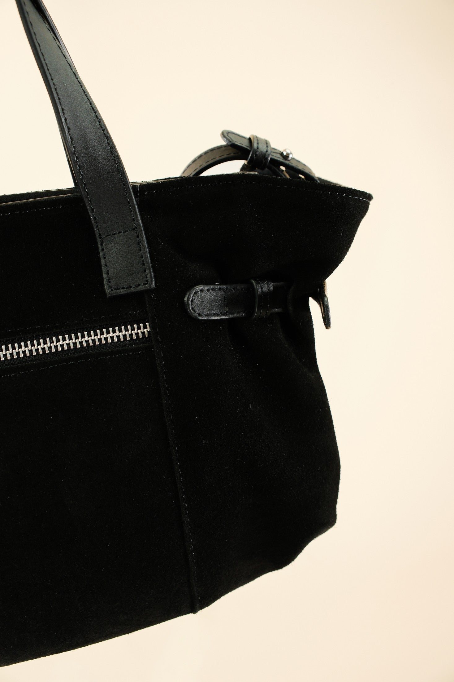 Célia Sac bandoulière Noir en cuir, porté