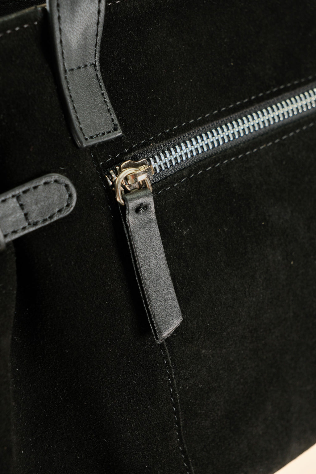 Célia Sac bandoulière Noir en cuir, porté