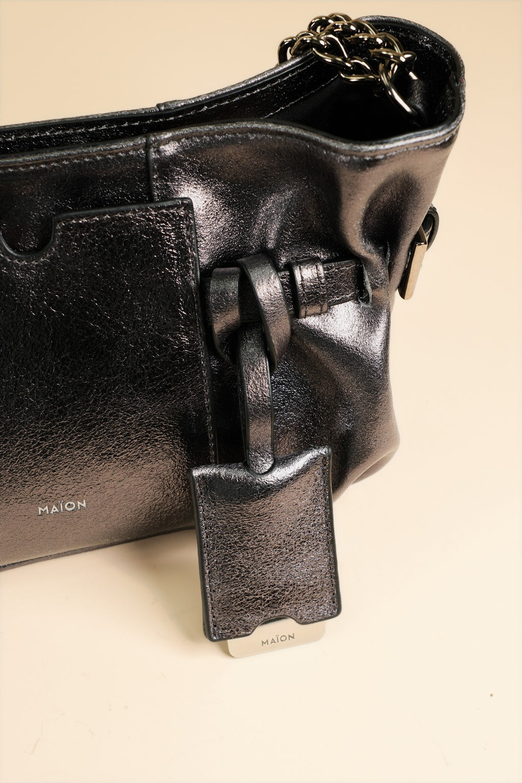 Mini Célia Noir métallisé en cuir, porté